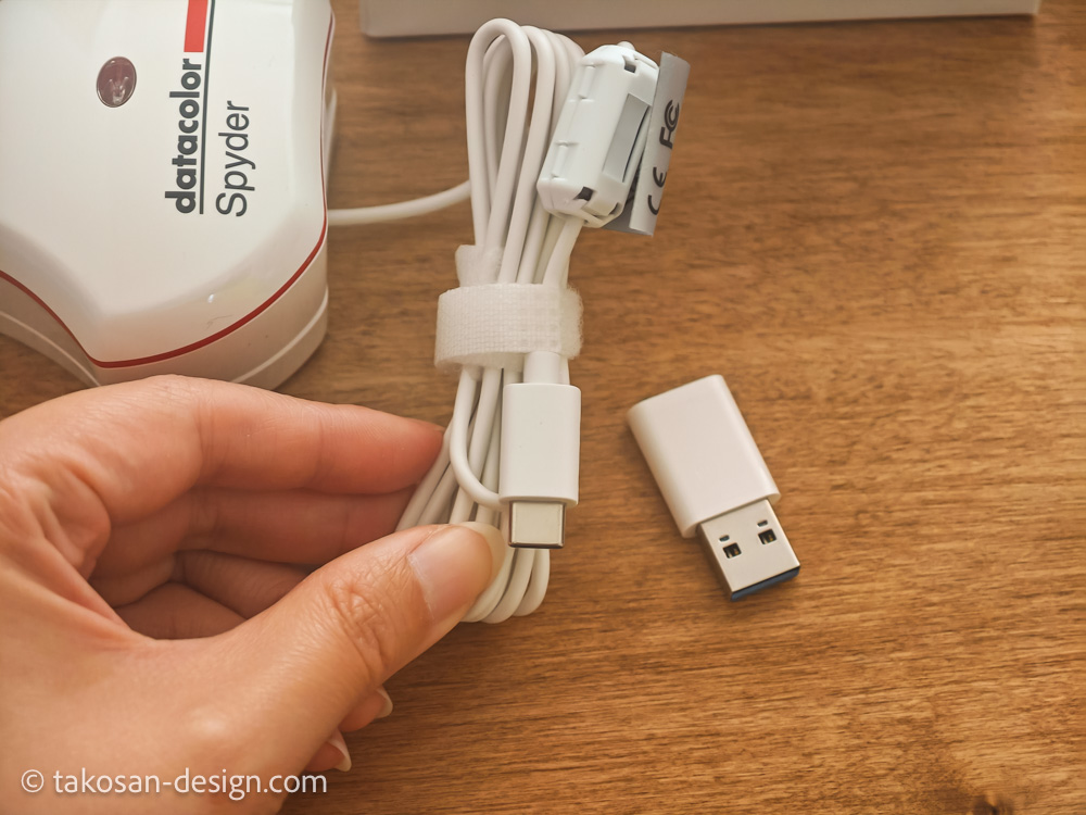 datacolor SpyderExpressの本体につながったケーブル